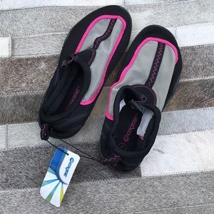 Oxide water shoes tide water socks Sz 7 New!